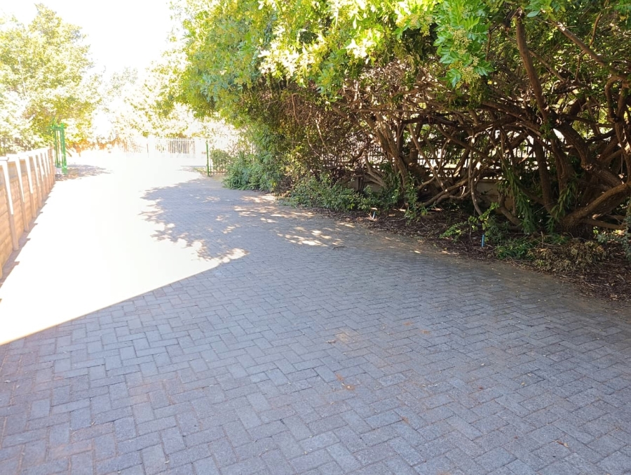4 Bedroom Property for Sale in Langenhovenpark Free State